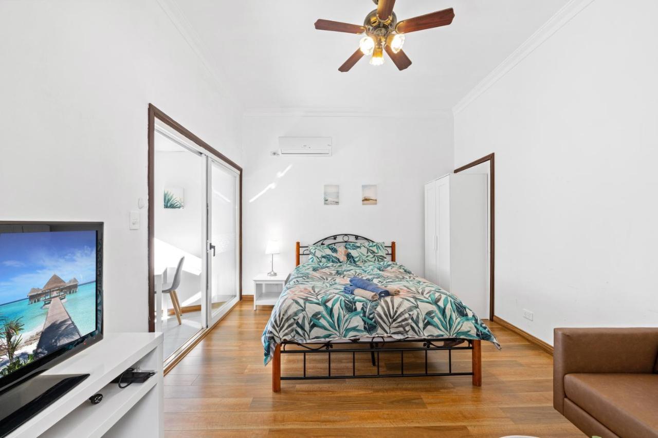 Spacious 1 Bedroom Guest House With Free Parking Sydney Bagian luar foto