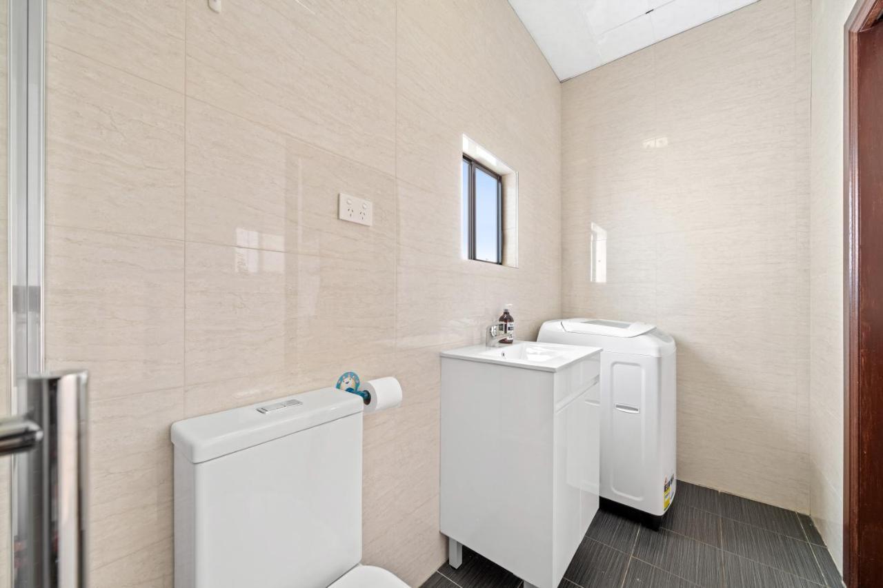 Spacious 1 Bedroom Guest House With Free Parking Sydney Bagian luar foto